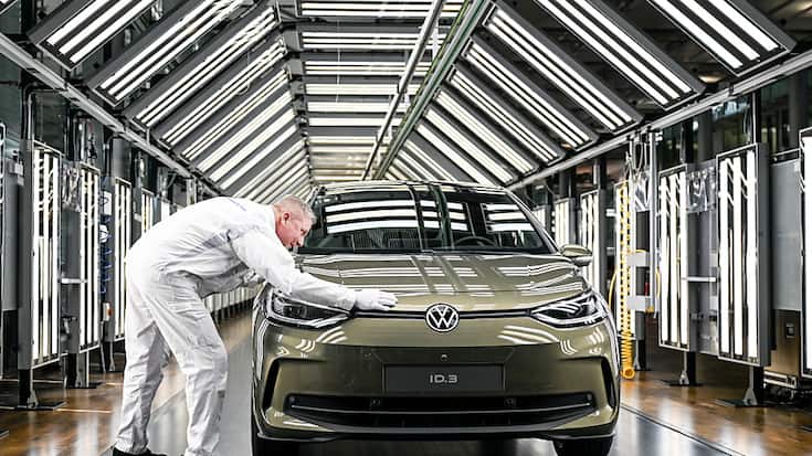 Les nouvelles immatriculations de véhicules purement électriques, à l'image de la VW ID.3, ont augmenté de 170,7% par rapport au même mois de l'année dernière (archives).