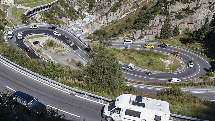 Après la fermeture du tunnel du Gothard, les automobilistes doivent emprunter la route du col.