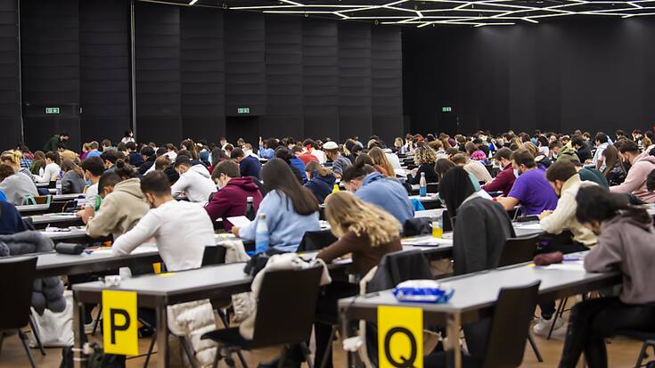 En facilitant le séjour des diplômés étrangers, le Conseil fédéral souhaite lutter contre la pénurie de main-d'oeuvre qualifiée (archives).