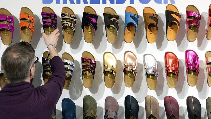 Birkenstock, dont l'image a été révolutionnée ces dernières années pour devenir une marque en vogue, a déposé mardi son dossier en vue d'une introduction à la Bourse de New York. (archives)