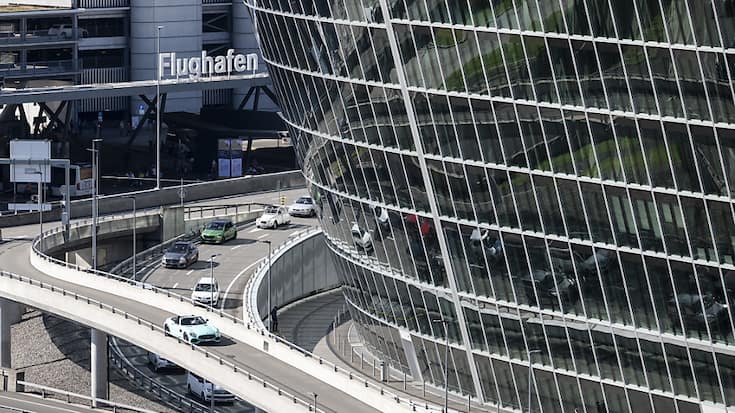 Flughafen Zürich reprendra sous son aile dès 2025 les services d'assistance aux passagers à mobilité réduite. (archives)