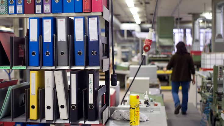 La production des fameux classeurs Biella à l'entreprise de Brügg (BE) sera transférée progressivement en dehors de Suisse.