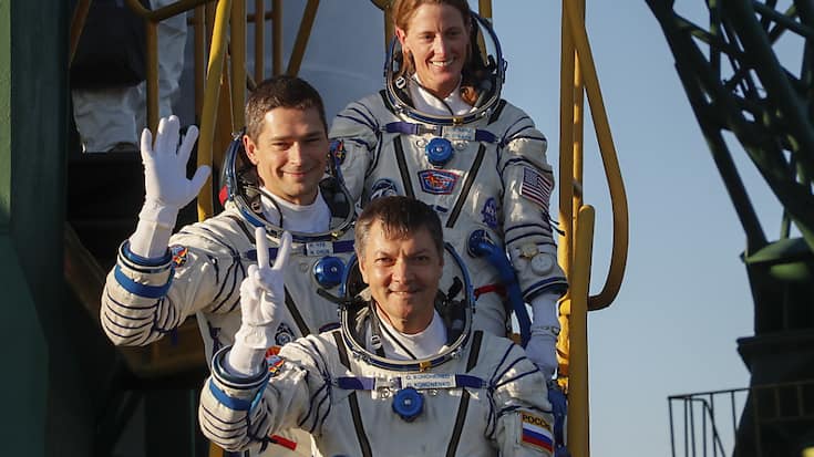 Loral O'HaraLeur, Nikolai Chub et Oleg Kononenko (de haut en bas) ont quitté le cosmodrome russe de Baïkonour au Kazakhstan comme prévu.