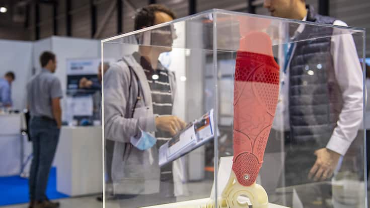 Une prothèse imprimée en 3D, un exemple de la technologie suisse présenté ici lors d'une expositionv à Lucerne en 2021.