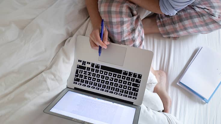 Quelque 73% des personnes interrogées s'attendent à ce que la part de télétravail reste stable ces prochaines années. (KEYSTONE/Gaetan Bally)