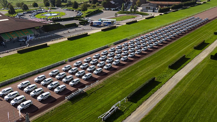 Nestlé a choisi l'hippodrome d'Avenches pour échanger sa flotte de voitures de fonction, désormais 100% électrique.