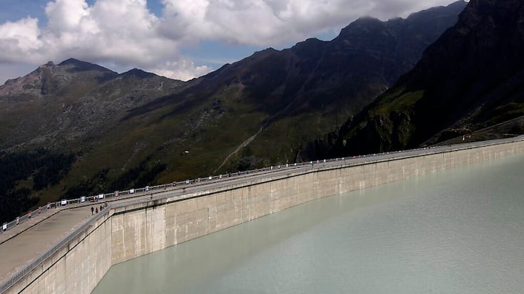 Le Conseil fédéral pourra temporairement assouplir les prescriptions en matière de débits résiduels dans les cours d'eau pour les barrages si une pénurie menace (image d'illustration).