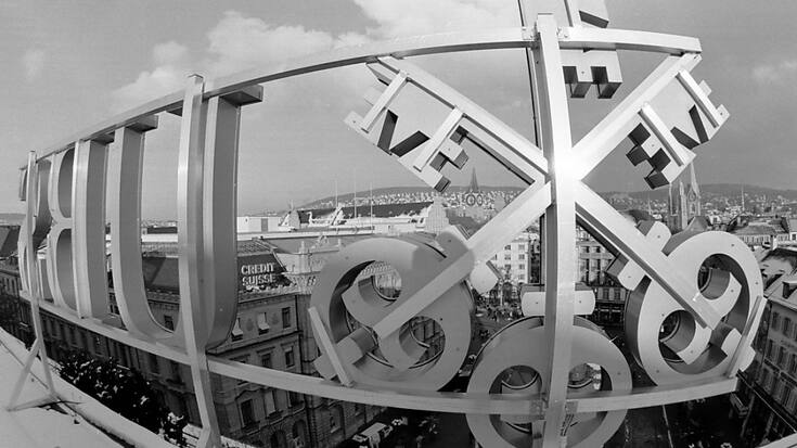 En 2019, en première instance, le numéro un bancaire helvétique s'était vu infliger une amende record de 3,7 milliards d'euros, largement revue à la baisse en deuxième instance.(KEYSTONE/Martin Ruetschi)