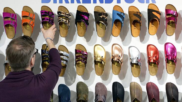 Réinventé en accessoire de mode, Birkenstock s'est même fait une place dans l'univers du luxe en lançant des collaborations avec Dior, Valentino, Céline ou Givenchy (archives).