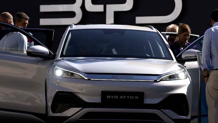 Un véhicule électrique du constructeur chinois BYD au salon de l'automobile de Munich en septembre 2023. Bruxelles accuse Pékin de subventionner massivement les constructeurs chinois de véhicules électriques. (archives)