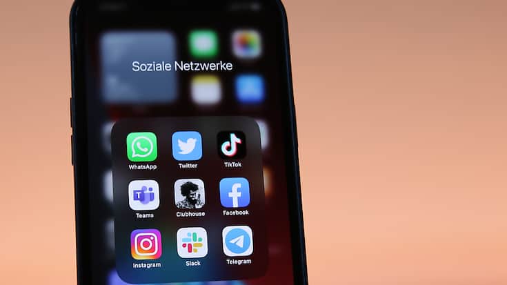 Mi-septembre, les autorités françaises ont annoncé la suspension en France de la commercialisation de l'iphone 12, sorti en 2020 et déjà en fin de carrière, excepté à la revente (archives).
