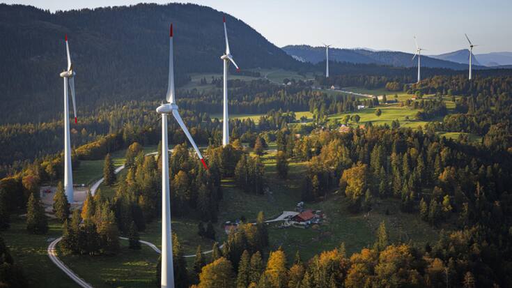 Le parc éolien de Sainte-Croix et ses six éoliennes est le premier parc vaudois et deuxième du pays en taille après celui du Mont-Crosin dans le Jura bernois (16 éoliennes).