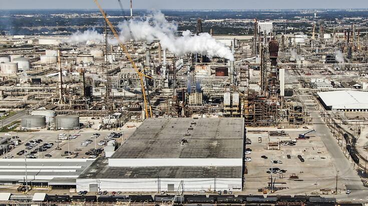 Le complexe pétrolier de d'Exxonmobil à Baytown au Texas. Le groupe pétrolier américain va racheter son compatriote Pioneer Natural Resources pour environ 60 milliards de dollars. (archives)