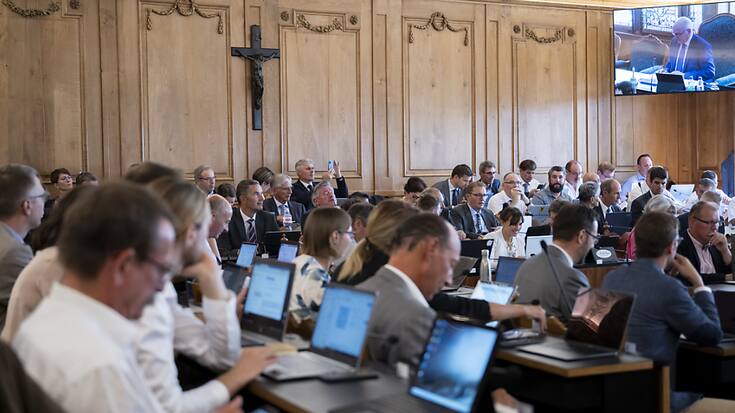 Au total, ce sont plus de 100 articles, répartis dans plusieurs lois, que les députés fribourgeois ont dû examiner, avec un texte principal inspiré de la loi fédérale et des textes européens de référence (archives).