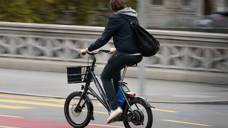 La proposition du Conseil fédéral d'abaisser à 12 ans l'âge minimum pour la conduite de vélos électriques lents rencontre un écho mitigé en consultation (archives).
