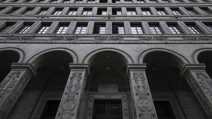 L'institut d'émission cessera, également à partir du 1er décembre, de rémunérer la différence entre les réserves minimales requises, pour les titulaires de compte soumis à l'obligation d'en détenir, et le numéraire détenu.(KEYSTONE/Michael Buholzer).