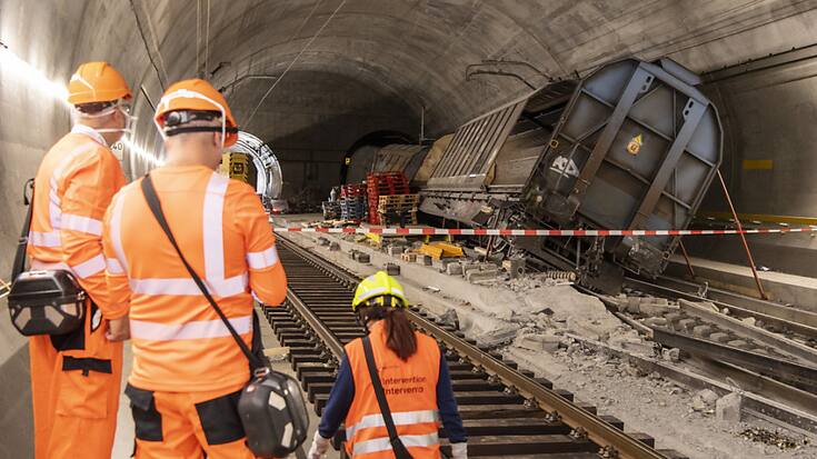 Quelque 80 employés travaillent chaque jour sans relâche au Gothard depuis le déraillement du 10 août (archives).