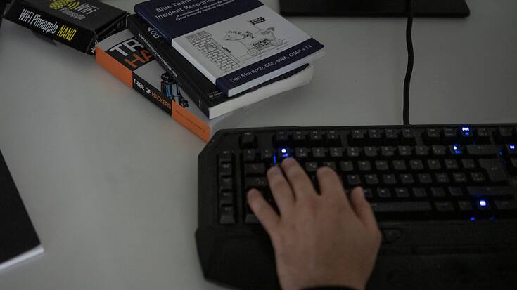 Les cyberactivistes russes qui ont attaqué les sites internet d'administrations fédérales, cantonales et municipales ainsi que de grandes entreprises et d'aéroports en Suisse en juin avaient des motifs politiques (Photo d'illustration).