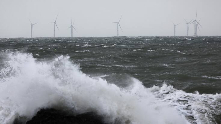 Des vents jusqu'à 200 km/h sur la côte bretonne et des vagues jusqu'à 9 mètres ont été mesurées.