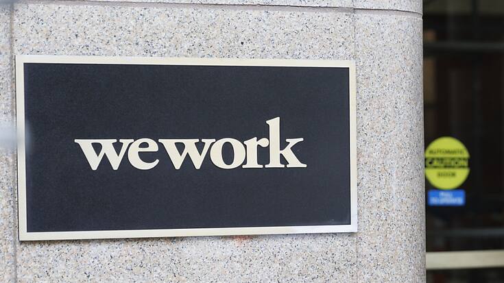 Le géant américain des bureaux partagés WeWork, dans lequel SoftBank Group avait massivement investi et qu'il avait sauvé à grand frais fin 2019, a déposé le bilan en début de semaine, ce qui augure de nouveaux impacts négatifs à venir pour le groupe japonais (archives).