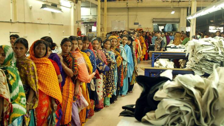 Le textile est une industrie clé du Bangladesh, deuxième exportateur mondial de vêtements derrière la Chine. Ses quelque 3500 usines textiles, employant majoritairement des femmes, fournissent de nombreuses grandes marques mondiales, comme Levi's, Zara (groupe Inditex) et H&amp;M.
