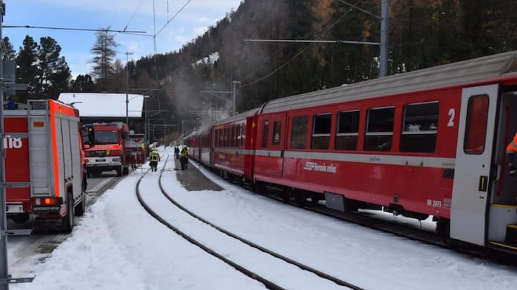 Le wagon qui a pris feu a pu être isolé du reste du convoi et ses passagers évacués en direction des autres voitures du train. L'incendie a pu être éteint à Pontresina (GR).