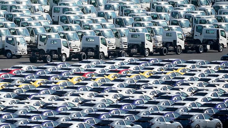 Des véhicules en attente d'être embarqués dans le port Yokohama. L'économie japonaise a reculé plus fortement que prévu au troisième trimestre. (archives)