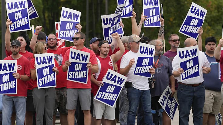 Aux Etats-Unis, les débrayages avaient pris de l'ampleur au fil des semaines jusqu'à mobiliser plus de 45'000 des 146'000 membres de l'United Auto Workers (UAW) travaillant pour les trois constructeurs  Ford, Stellantis et General Motors (archives).