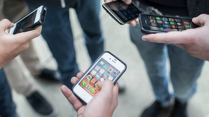 Les jeunes remplacent leur smartphone moins souvent qu'il y a six ans (archives).