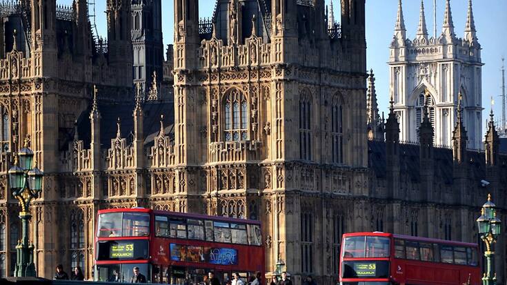 Le niveau d'imposition au Royaume-Uni reste cependant historiquement élevé après les dépenses liées à la pandémie et le soutien aux factures énergétiques depuis l'invasion russe de l'Ukraine. (EPA/ANDY RAIN)