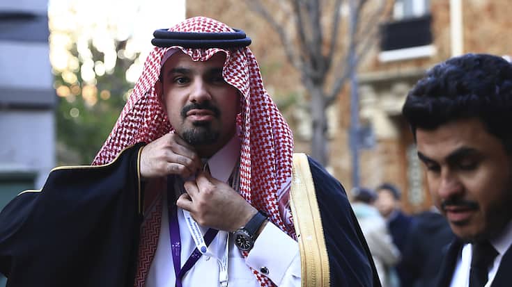 Le maire de Ryad, Faisal bin Abdulaziz bin Ayyaf Al-Miqrin, mardi à Issy-les-Moulineaux, dans la banlieue parisienne où s'est décidé l'attribution de la prochaine Exposition universelle.