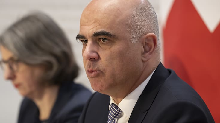 "Bien entendu, je savais qu'il y avait des contacts avec le CEO de Ringier", affirme Alain Berset dans la presse.