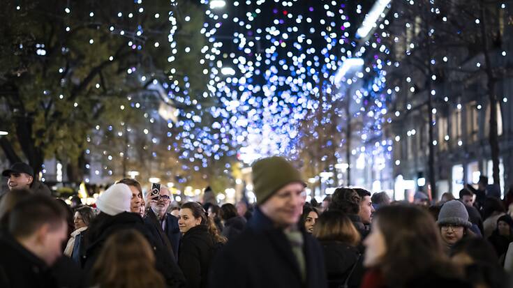 A Zurich, l'éclairage de Noël est installé depuis le 23 novembre.