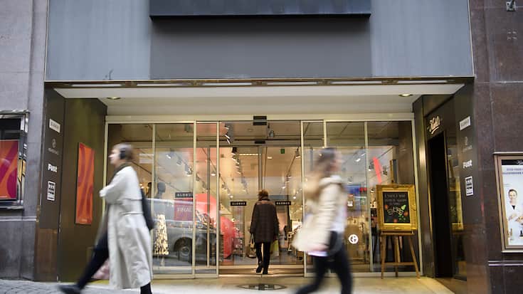 L'enseigne helvétique est constituée actuellement de neuf magasins. Elle compte 1700 employés et 1400 personnes travaillant pour les diverses marques présentes dans le grand magasin telles que Louis Vuitton et Moncler. (KEYSTONE/Laurent Gillieron)