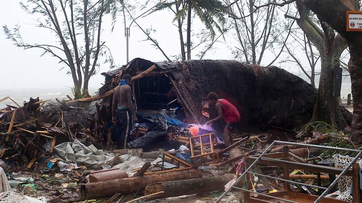 Pour les nations vulnérables, il est vital de cibler les principales responsables du changement climatique, source de multiples catastrophes.
"En 2023, mon pays a été frappé par 3 cyclones tropicaux", souligne Ralph Regenvanu, ministre du Vanuatu. Sans compter la lente montée du niveau des mers.