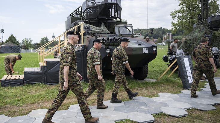L'armée est la seule à ne pas avoir été touchée par les coupes transversales décidées par le Conseil fédéral, ont fait valoir plusieurs orateurs de gauche (archives).