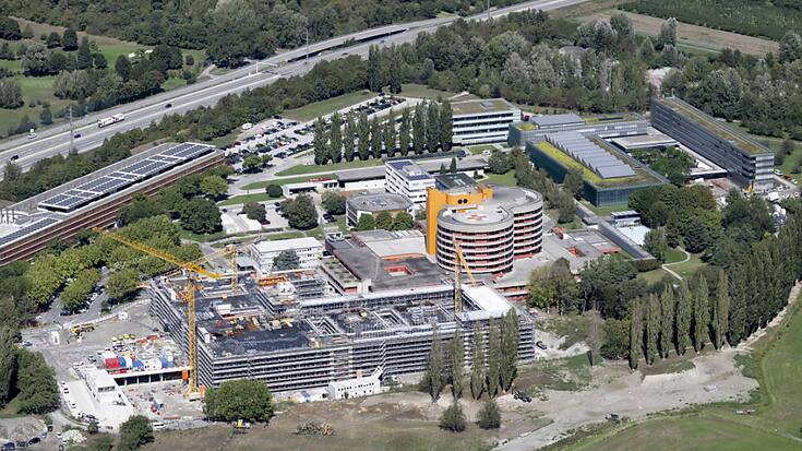 L'hôpital de Sion est étendu et transformé. Ici l'était du chantier en septembre 2022. (Archives).