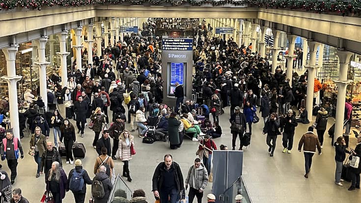 De nombreux passagers sont restés sur le carreau jeudi à la suite de la fermeture du tunnel sous la Manche à cause d'une grève surprise, comme ici, à la gare de St Pancreas à Londres.
