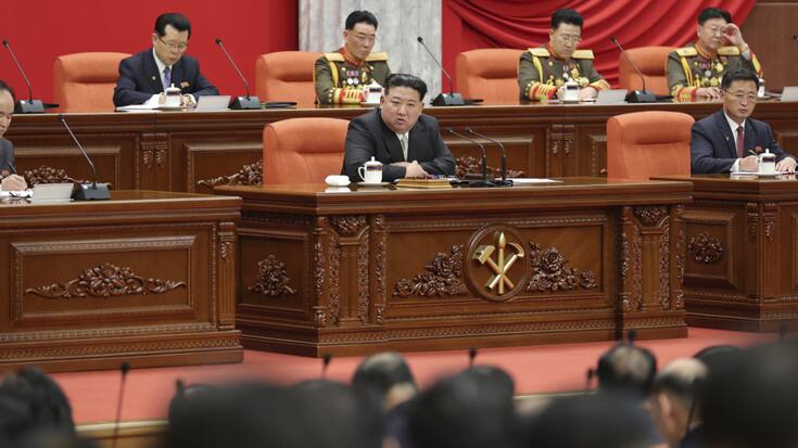 Kim Jong-un a dirigé la réunion plénière du comité central du parti des travailleurs au cours de laquelle sont décidées les orientations stratégiques de la Corée du Nord.