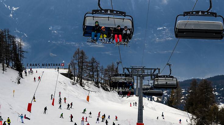 La nouvelle saison de sports d'hiver a commencé le 2 décembre sous des auspices assez favorables. (KEYSTONE/Jean-Christophe Bott)