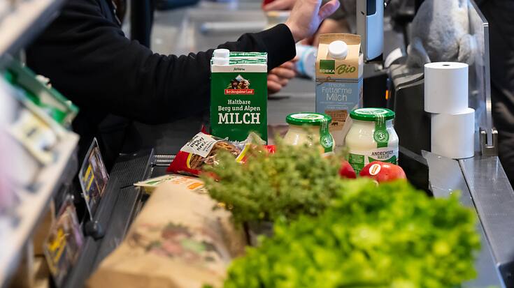 L'inflation alimentaire reflue pour le neuvième mois de suite, mais reste élevée, à 4,5% sur un an (archives).