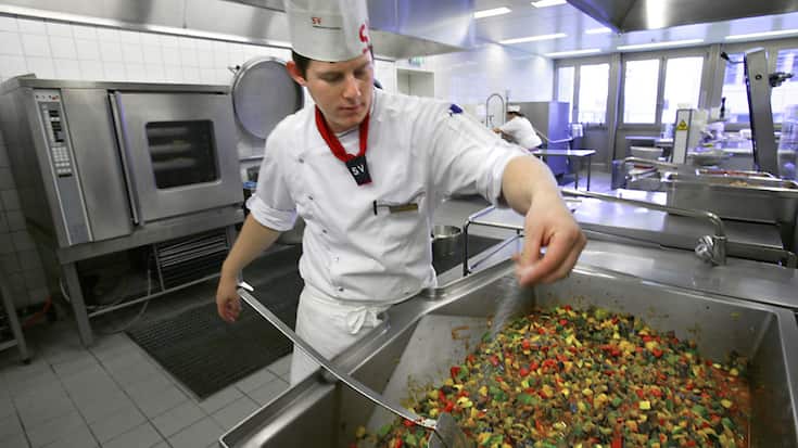 Le groupe de restauration collective et de services Sodexo a publié vendredi un chiffre d'affaires en hausse de 3,1% au premier trimestre de son exercice décalé, porté notamment par la Coupe du monde de rugby, et a confirmé ses perspectives pour 2024. (KEYSTONE/Martin Ruetschi)