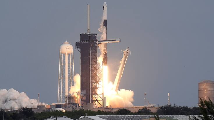 Une fusée de SpaceX transportant quatre passagers a décollé jeudi de Floride vers la Station spatiale internationale, dans le cadre d'une mission privée.