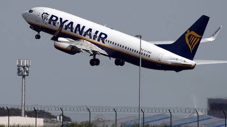 La compagnie avait dénoncé le mois dernier le fait que certains sites vendent des vols Ryanair en enflant les prix du billet ou des services. (KEYSTONE/DPA/Soeren Stache)