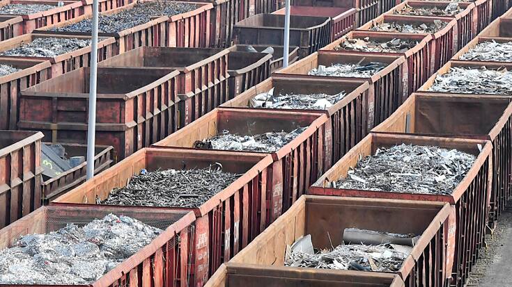 Cette forte hausse de décembre s'explique "par un volume très élevé de commandes importantes dans un certain nombre de secteurs", notamment des commandes d'avions. (AP Photo/Martin Meissner)