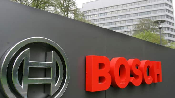 Bosch a annoncé mi-janvier un plan de suppression de 1200 emplois dans sa division de systèmes électroniques embarqués. (AP Photo/Thomas Kienzle, File)