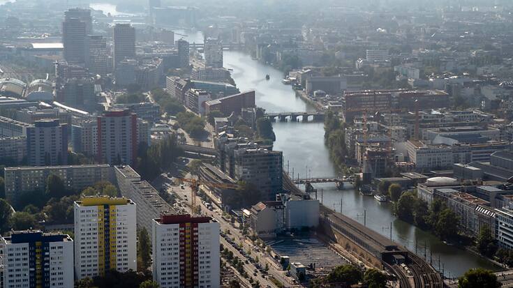 Le recul de l'inflation au sein de la première économie européenne s'accélère. La hausse des prix à la consommation s'élevait encore à 9% il y a un an, et à 5,9% en moyenne en 2023. (AP Photo/Markus Schreiber)