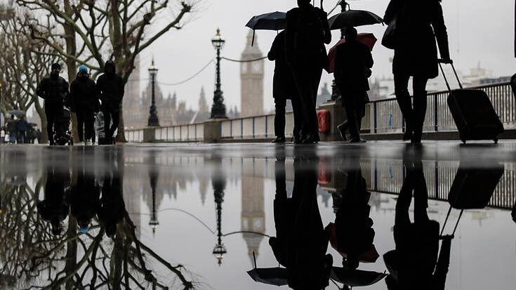 Le repli s'explique par la baisse du nombre des personnes en chômage de longue durée, d'après l'ONS. (EPA/ TOLGA AKMEN)