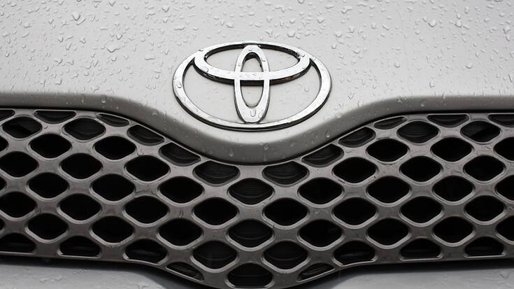 Le groupe a écoulé 11,2 millions de véhicules en 2023, un nouveau record confortant son titre symbolique de premier constructeur automobile mondial en volume, qu'il a récupéré depuis 2020. (KEYSTONE/Alessandro Della Bella)