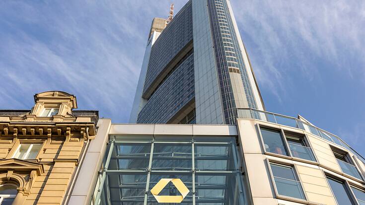 Commerzbank, sortie d'une longue période de restructurations, a fait état de son meilleur bénéfice net annuel depuis 15 ans, en visant encore mieux en 2024 malgré la baisse attendue des taux. (archives)